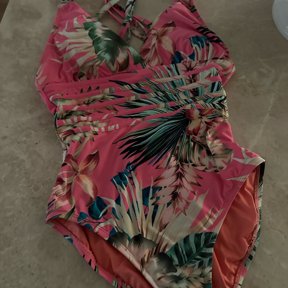 La Blanca swimsuit size 4